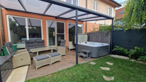 Charming House with Garden and Jacuzzi in Vienna